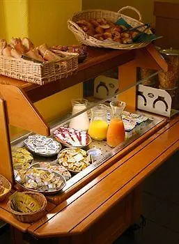 Hotel Trinité Haussmann Parigi